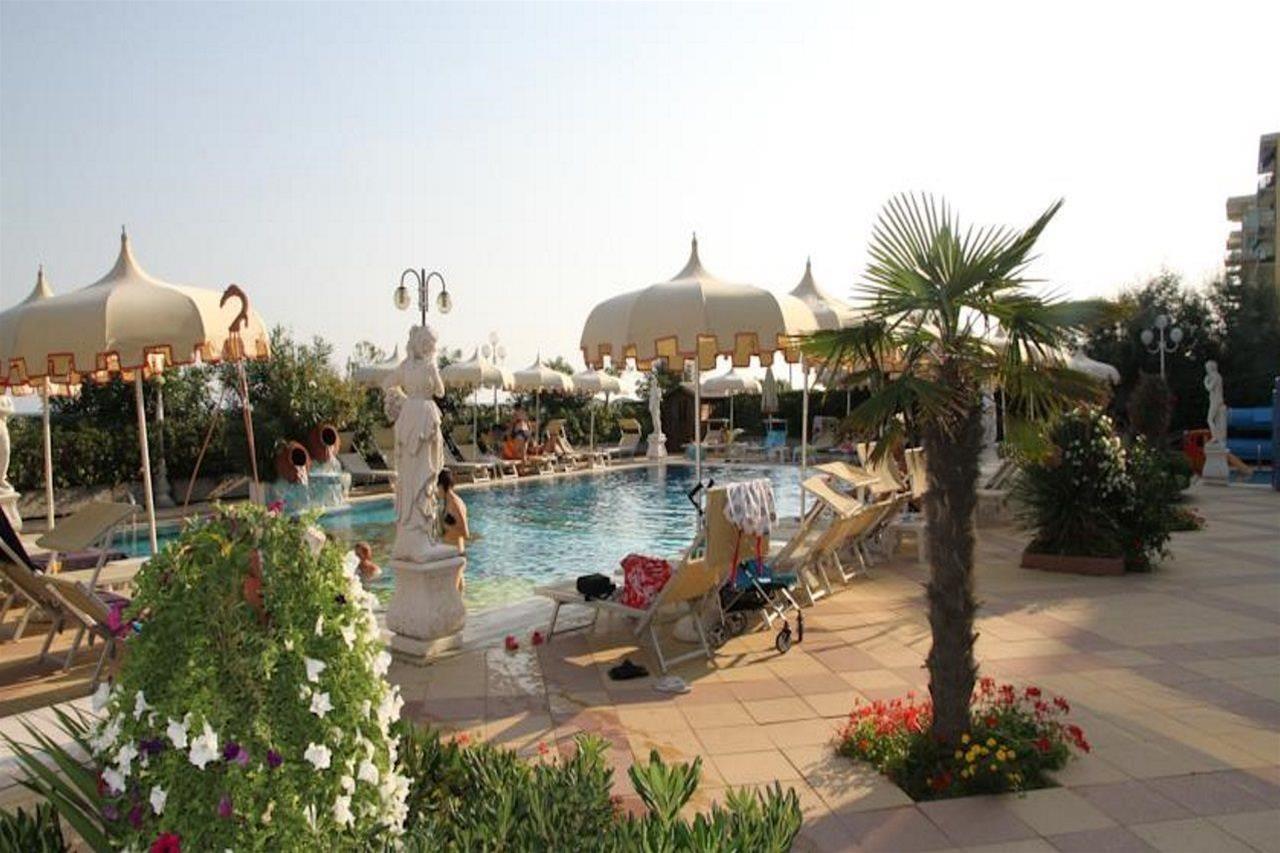 Luxor E Cairo The Beach Resort Lido di Jesolo Esterno foto