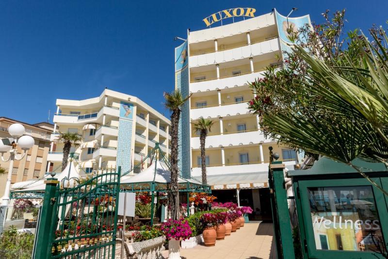 Luxor E Cairo The Beach Resort Lido di Jesolo Esterno foto